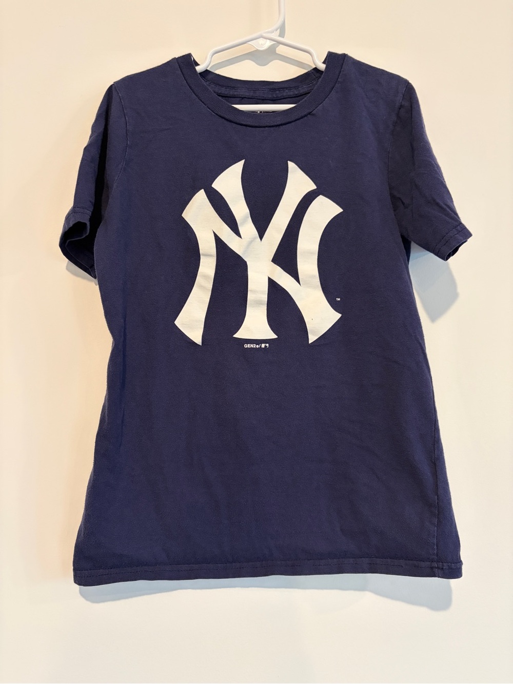 Gen2 GIII Size S 8 Navy Blue New York Yankees MLB Team Logo Graphic T-Shirt Kids